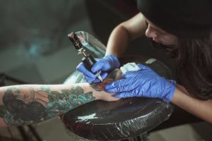 tymczasowe tatua e warszawa Studio Tatuażu Syndicate | Barber & Piercing