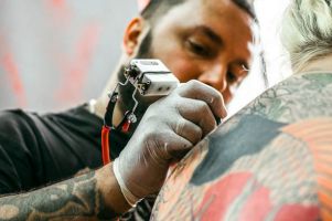 tymczasowe tatua e warszawa Studio Tatuażu Syndicate | Barber & Piercing