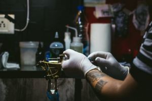 sklepy z tatua ami warszawa Studio Tatuażu Syndicate | Barber & Piercing